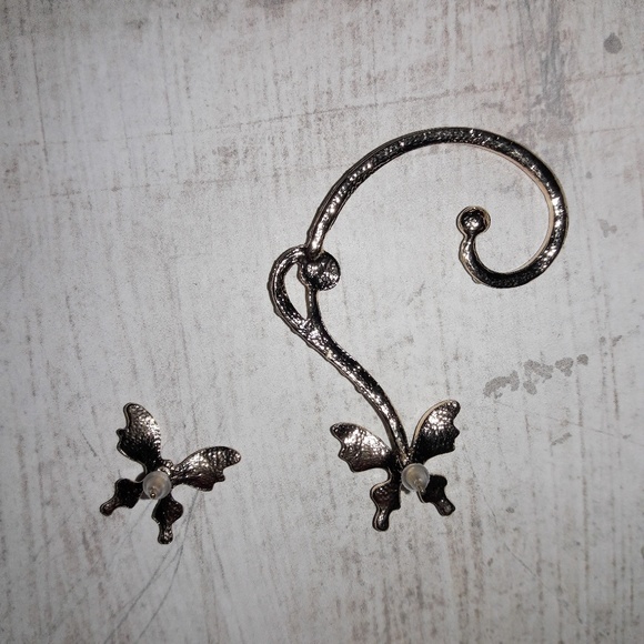 Pair Gold Crystal Butterfly Swirl Ear Cuff Earring - Picture 4 of 4